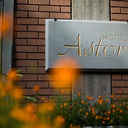 Hotel Astor Modena Bagian luar foto