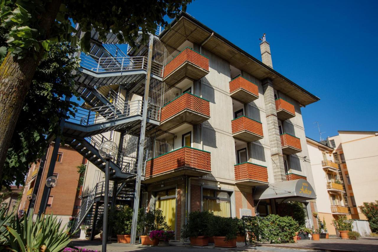 Hotel Astor Modena Bagian luar foto