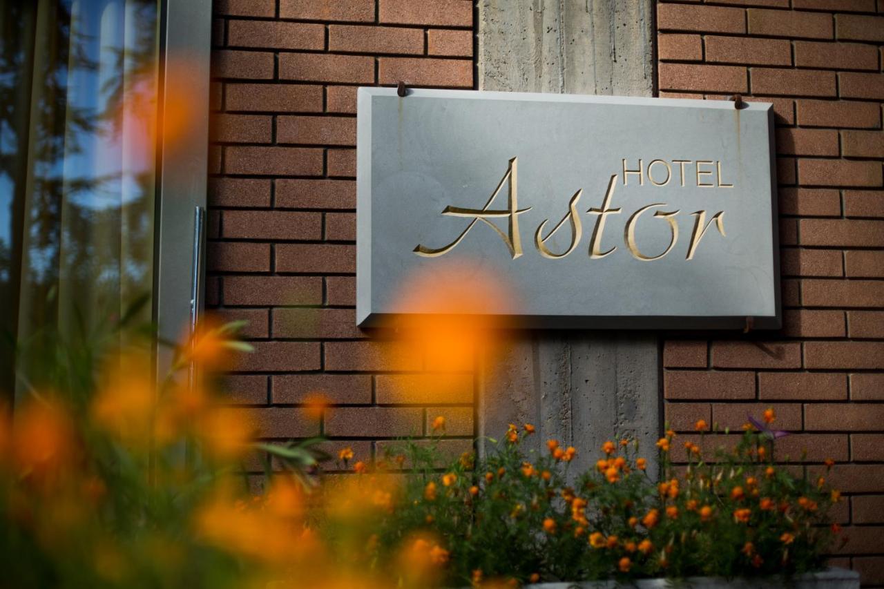 Hotel Astor Modena Bagian luar foto