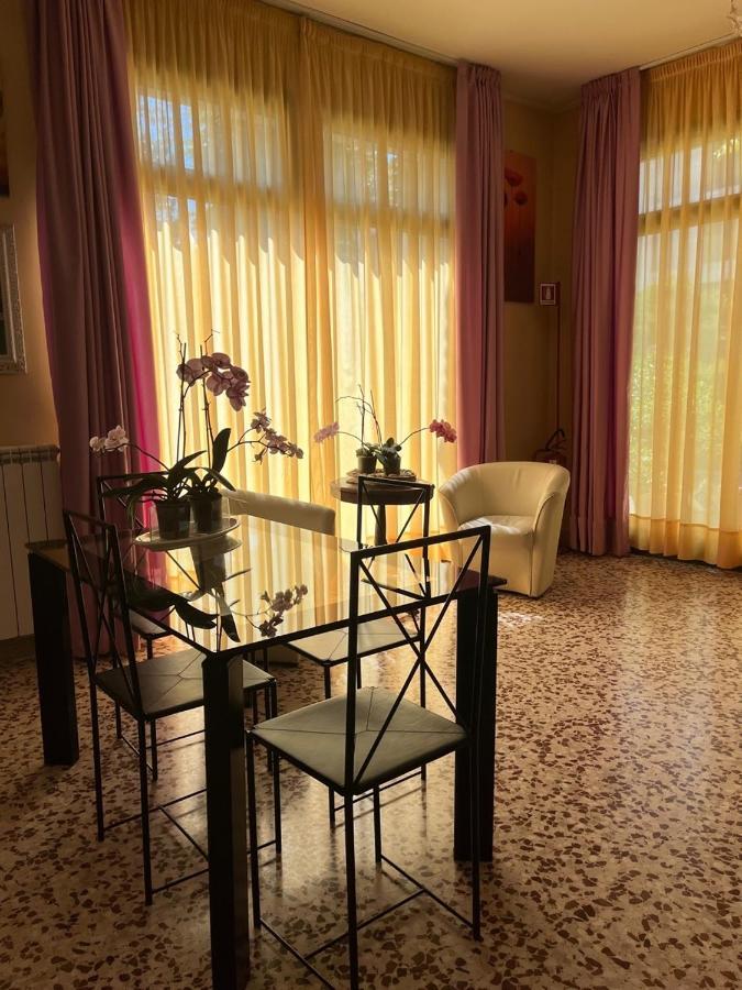 Hotel Astor Modena Bagian luar foto