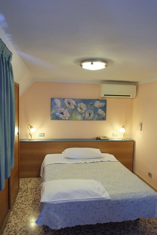Hotel Astor Modena Ruang foto